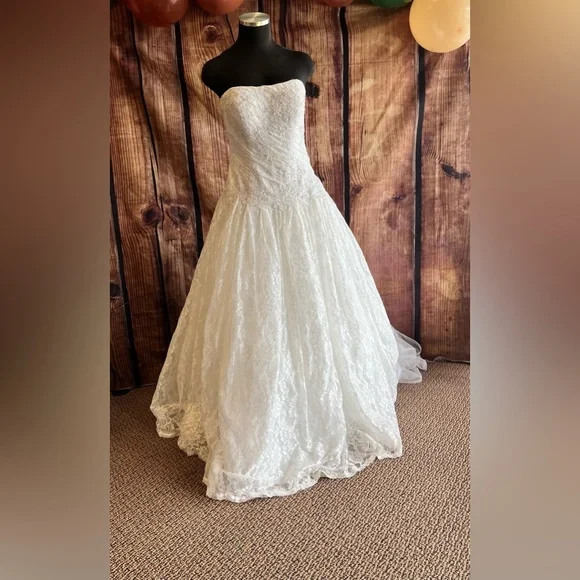 David's Bridal | Dresses | White Strapless Beaded Lace Wedding Dress |  Poshmark